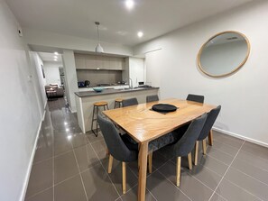 Executive Apartment - Tasha's Apartment on Masterdale (Woodville)