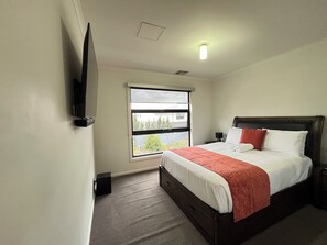 2 bedrooms, blackout drapes, iron/ironing board, free WiFi