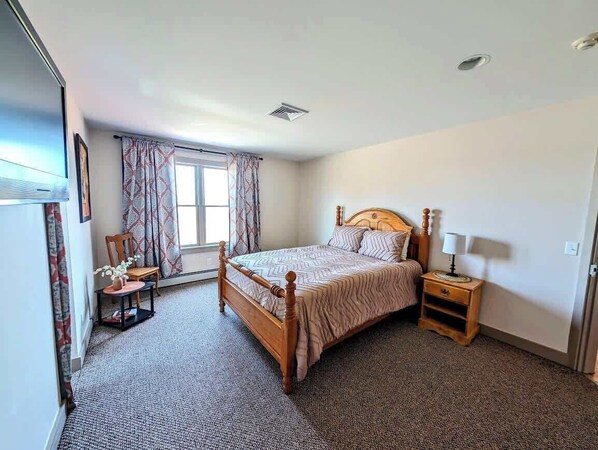2 bedrooms, desk, iron/ironing board, WiFi