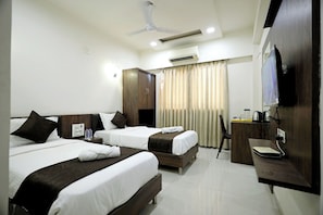 Deluxe Room | Free WiFi - Hotel A1 Plaza - Ahmedabad (Ahmedabad)