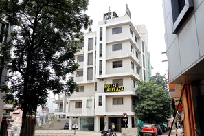 A multi-story hotel with a sign reading "HOTEL A1 PLAZA". - Hotel A1 Plaza - Ahmedabad (Ahmedabad)