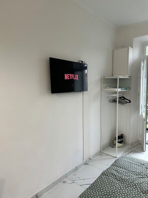 1 habitación, tabla de planchar con plancha, wifi y ropa de cama 