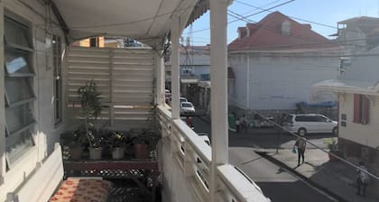 Symes Zee - Bar, Resturant, Rooftop Views.