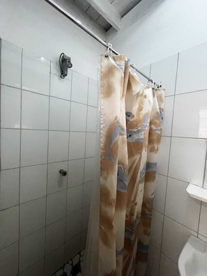 Toallas, jabón y papel higiénico