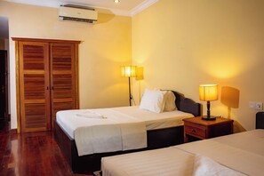 Standard Twin Room | Egyptian cotton sheets, premium bedding, desk, free WiFi - Luminous Angkor Boutique (Siem Reap)