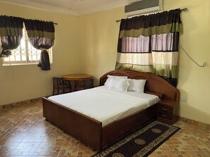 8 bedrooms, iron/ironing board, WiFi, bed sheets - Hilltop Grandeur: 8-Bedroom With Stunning Views of Accra and Pambros Waters (Greater Accra Region)