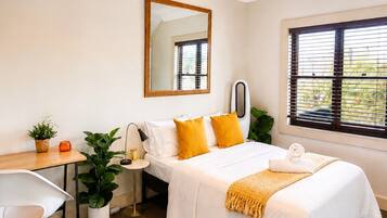 1 bedroom, desk, iron/ironing board, WiFi