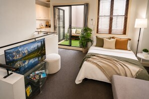 1 bedroom, desk, iron/ironing board, WiFi