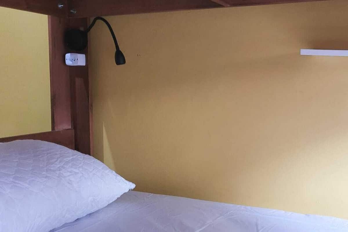 Dormitorio compartido económico | Wifi gratis y ropa de cama