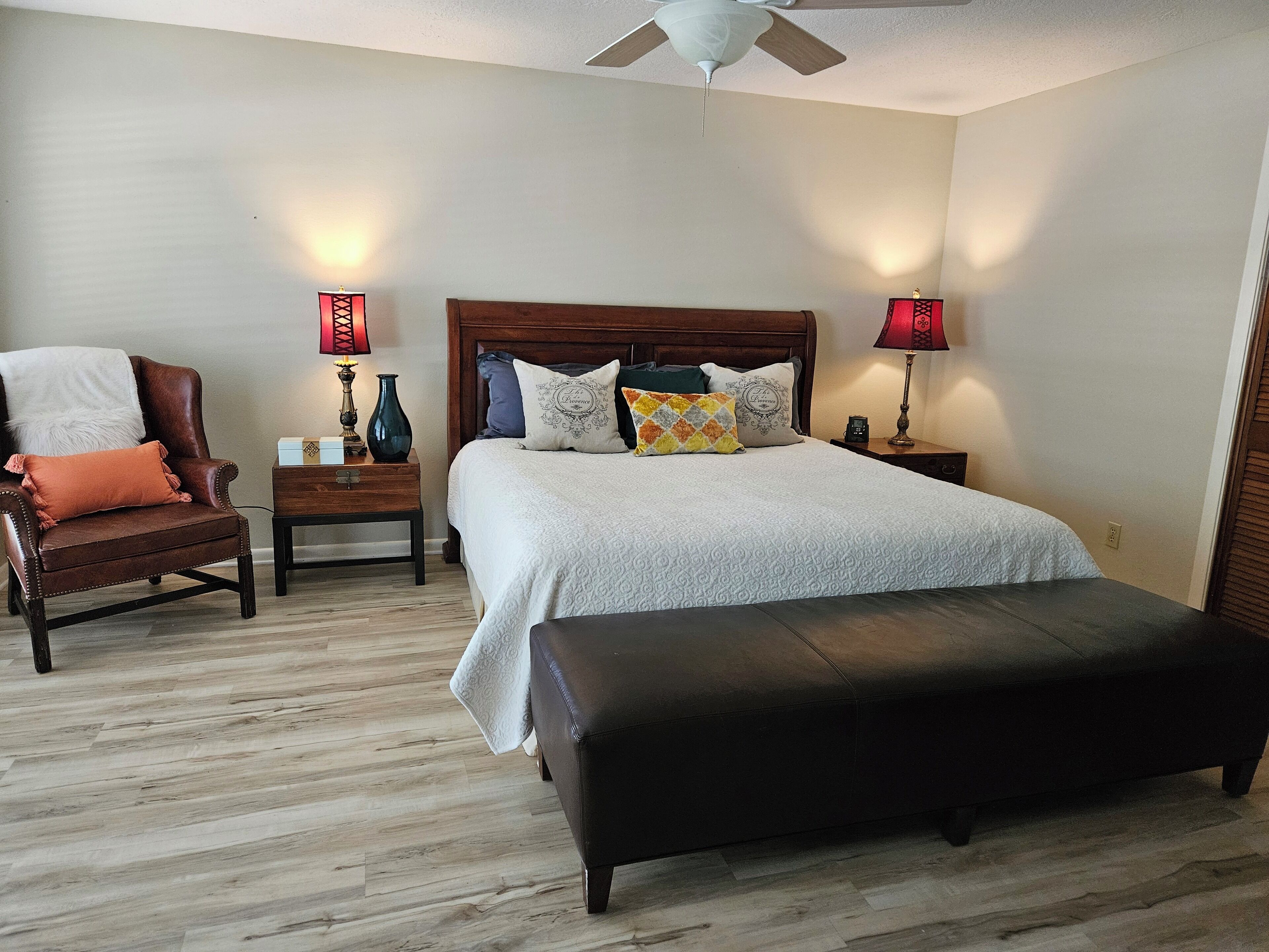 5 soverom, strykejern/-brett, wi-fi (inkludert) og sengetøy