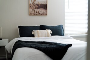 5 bedrooms, iron/ironing board, free WiFi, bed sheets