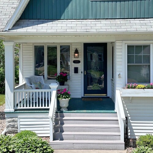 Close to EAA and Lake Winnebago - New Listing 