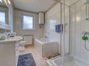 Séchoir à cheveux, serviettes fournies