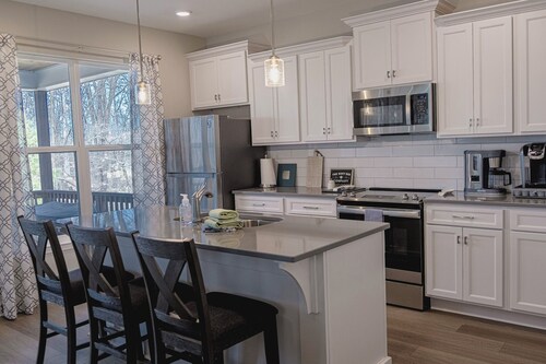 Serene Lake House plus Golf Cart, Access to Tim's Ford LakeBlue Gill Marina 