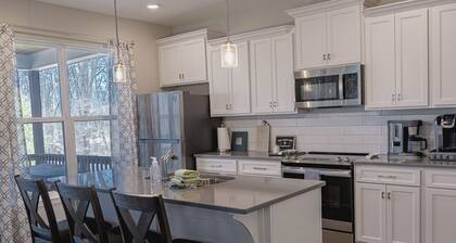 Serene Lake House plus Golf Cart, Access to Tim's Ford LakeBlue Gill Marina