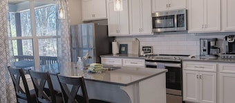 Serene Lake House plus Golf Cart, Access to Tim's Ford LakeBlue Gill Marina