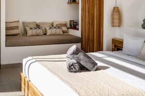Vila, 1 quarto, piscina particular, vista para a piscina | 1 quarto, cofres nos quartos, espaço de trabalho para notebook