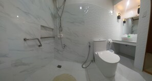 Standard Suite | Bathroom | Shower, bidet, towels - RGE Hotel near Kalanggaman Island (Palompon)