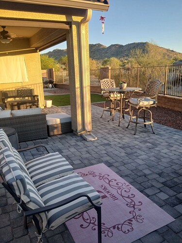 Peaceful home in Estrella Mountains with beautiful lake for walking 