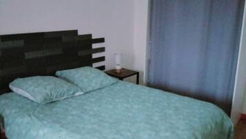 1 chambre, fer et planche Ă repasser, draps fournis