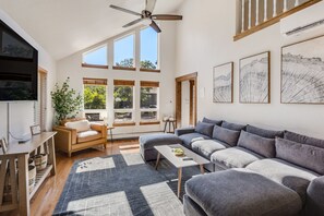 Smart TV, fireplace, offices - Tranquil Mountain Getaway (Glenwood Springs)