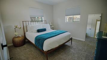 3 bedrooms, desk, iron/ironing board, travel crib