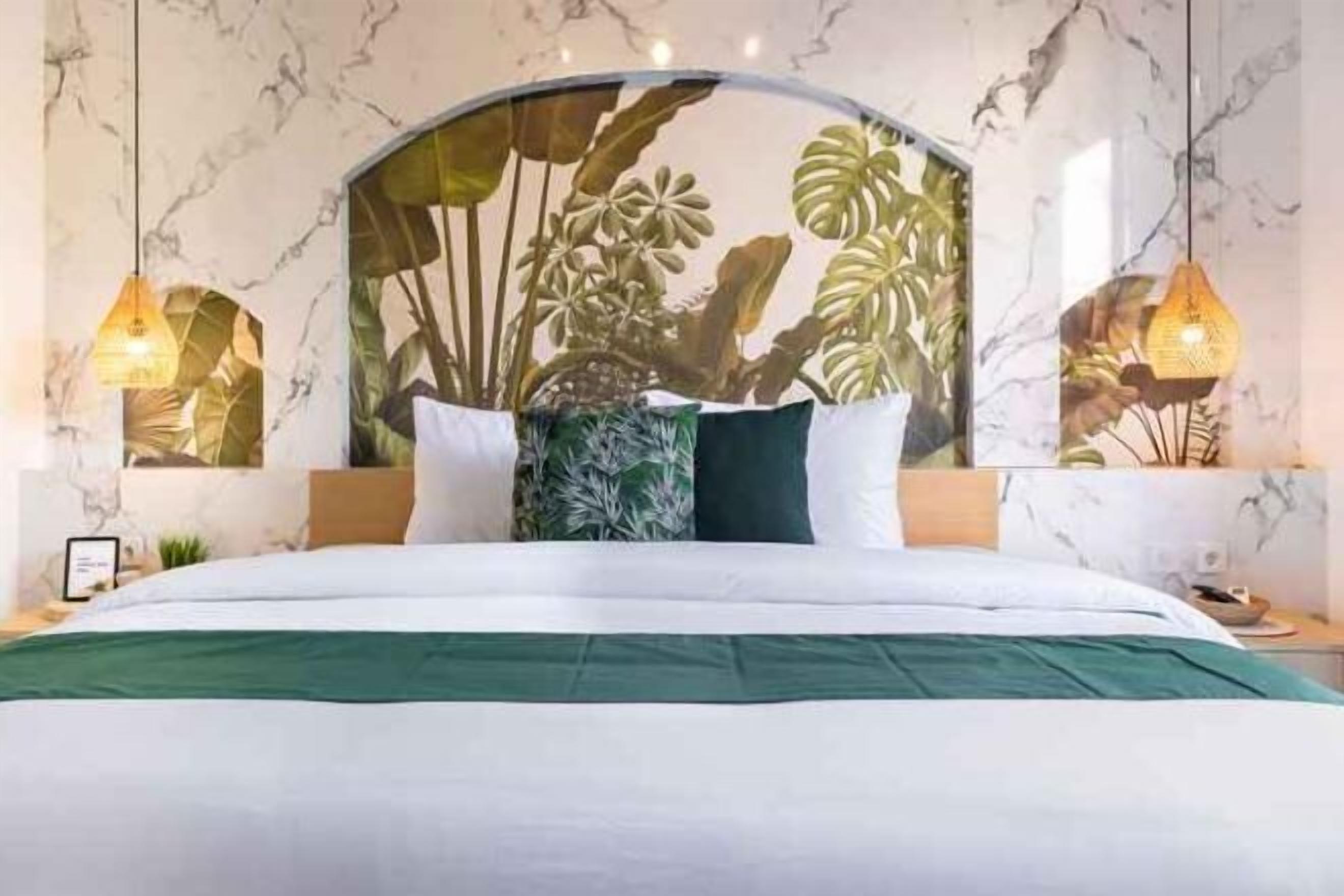 Escritorio, espacio para trabajar con laptop y wifi gratis 