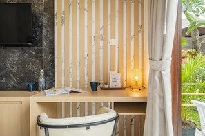 Deluxe Room | Desk, laptop workspace, free WiFi, bed sheets - Cove Ume Nerus Residences & Villa (Canggu)