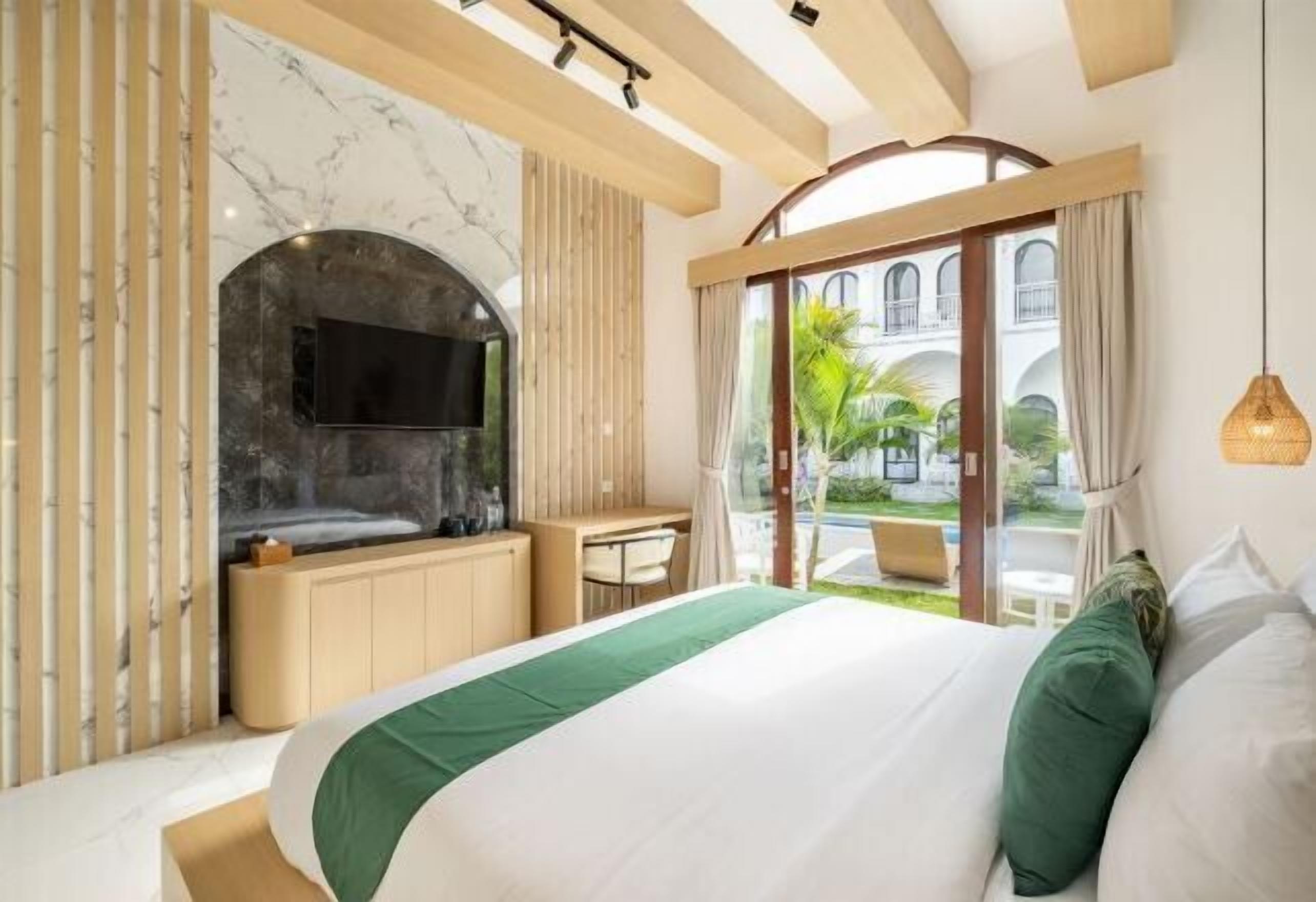 Työpöytä, kannettavalle tietokoneelle sopiva työtila, ilmainen Wi-Fi