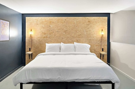 Desk, iron/ironing board, WiFi, bed sheets. The Brooks Motel: Exceptional Suite