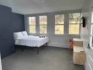 Bureau, fer et planche à repasser, Wi-Fi, draps fournis