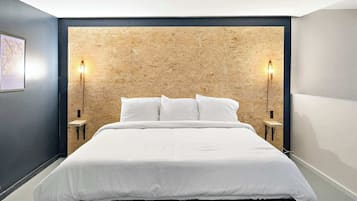 Desk, iron/ironing board, WiFi, bed sheets