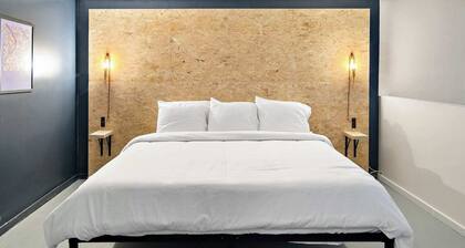 The Brooks Motel: Exceptional Suite