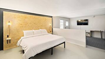 Desk, iron/ironing board, WiFi, bed sheets