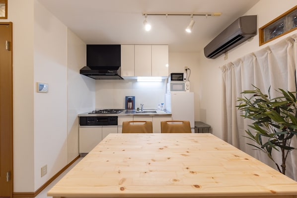 Fridge, microwave, stovetop, electric kettle