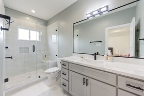 Bathroom - Prime EADO 4 BR Downtown Houston  (Houston)