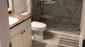 Bruser, hårtørrer, håndklæder, Sæbe