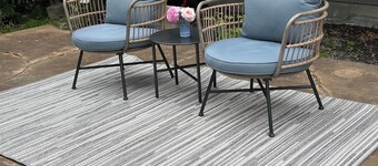 Ambleside central location spacious one bedroom suite.