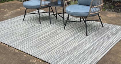 Ambleside central location spacious one bedroom suite.