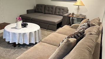 Smart TV, chimenea y oficina