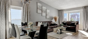 The Perfect 5 Bed, 4 Baths, Mini gym, 2 Kitchens, 2 Living rooms
