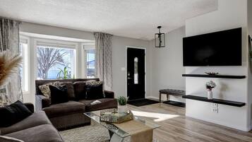 Smart TV, fireplace