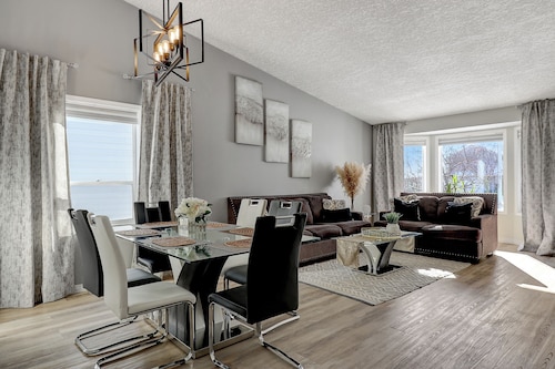 The Perfect 5 Bed, 4 Baths, Mini gym, 2 Kitchens, 2 Living rooms
