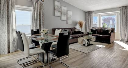 The Perfect 5 Bed, 4 Baths, Mini gym, 2 Kitchens, 2 Living rooms