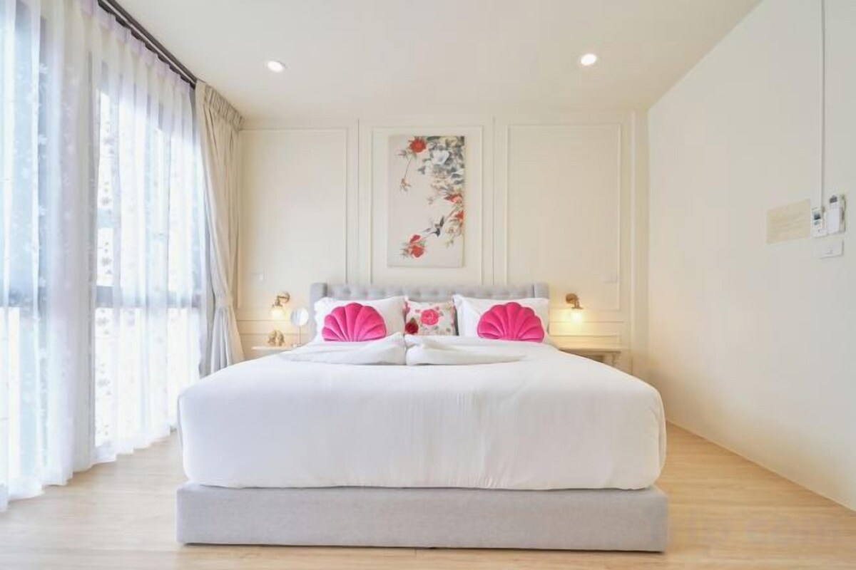 In-room safe, iron/ironing board (on request), WiFi (free)