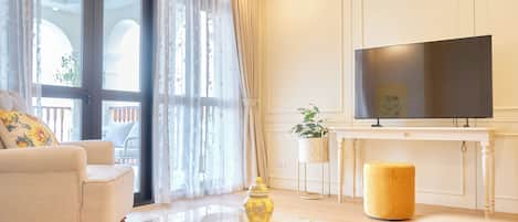 Suite Double City View | Minibar, in-room safe, individually decorated, individually furnished