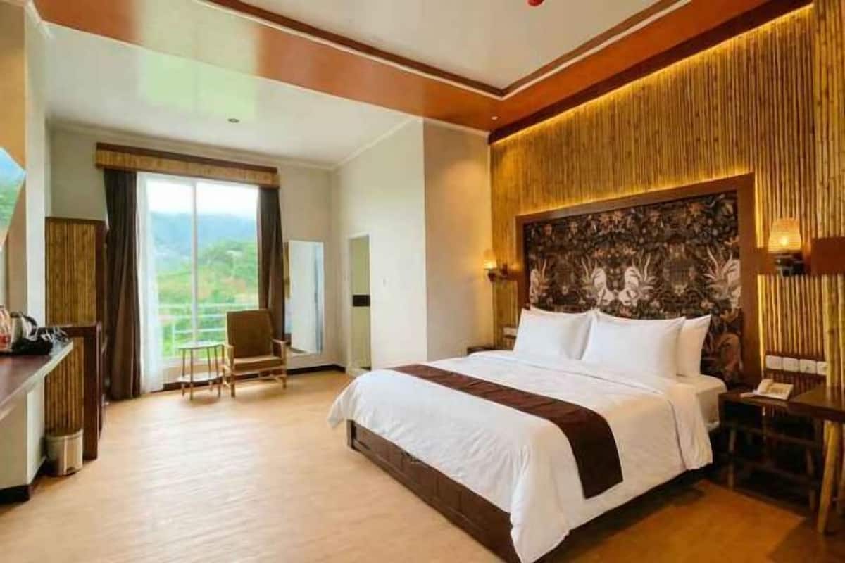 Escritorio, wifi gratis y ropa de cama