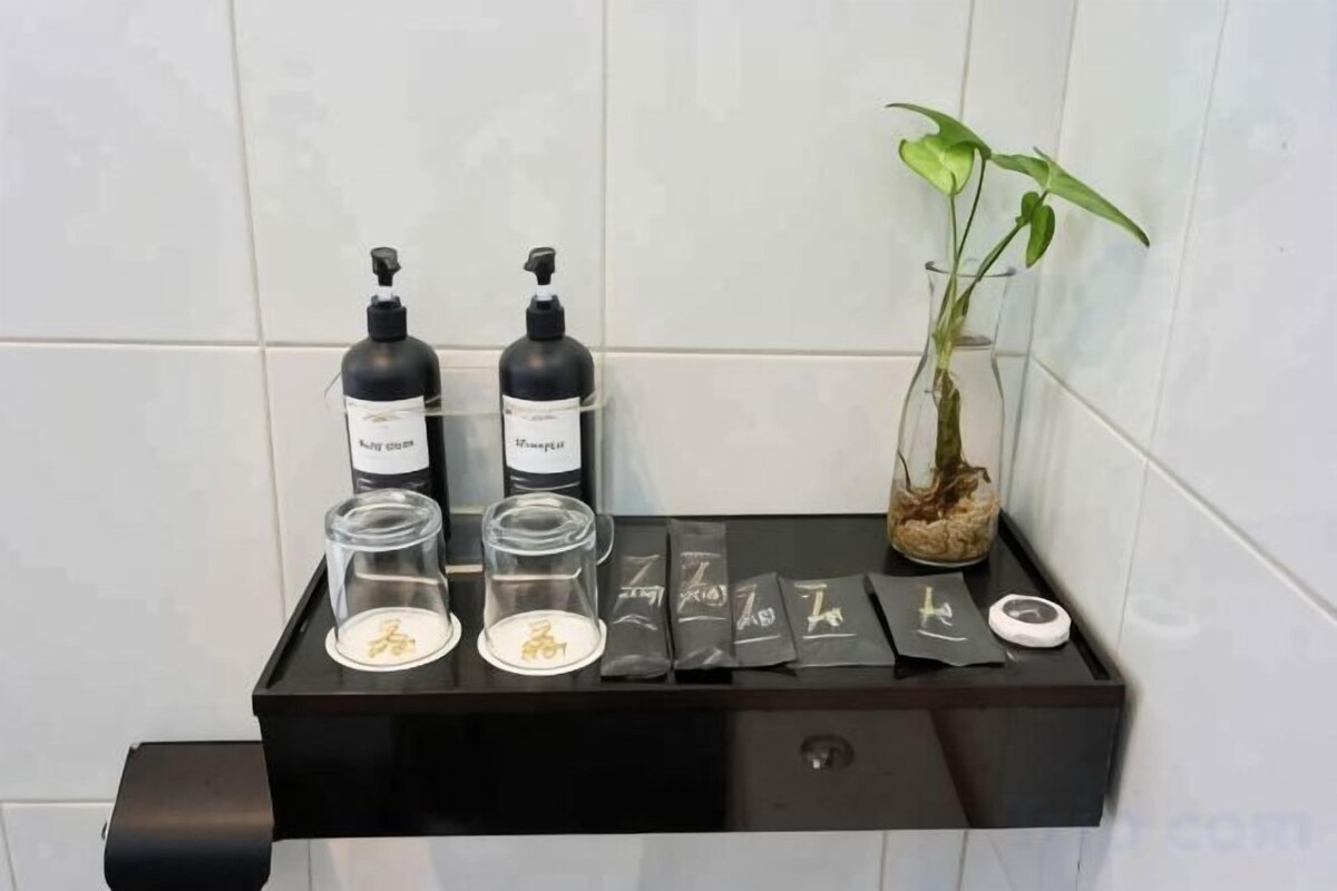 Bathroom amenities