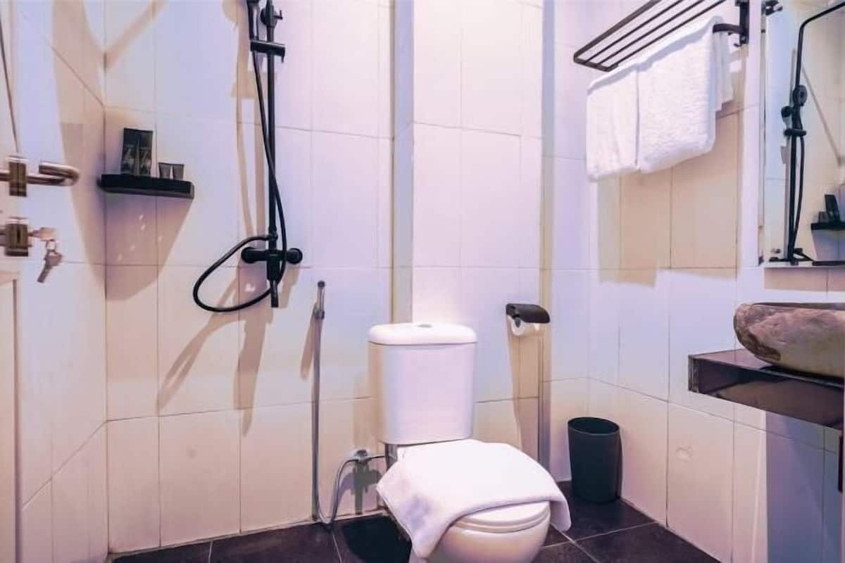 Bathroom | Shower, towels