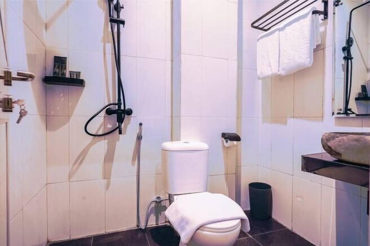 Phòng tắm | Buồng tắm vòi sen, khăn tắm